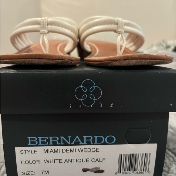 Bernardo Miami Demi Wedge in White Antique Calf size 7M. Very good condition. - Picture 6 of 16